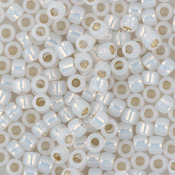 Бисер круглый 8/0 #2100 Внутреннее серебрение, молочный