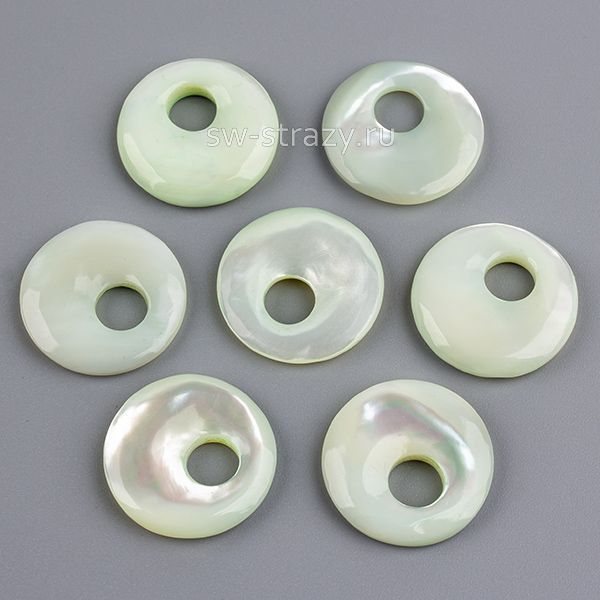 Подвеска-бублик из перламутра 20 мм светло-салатовая*